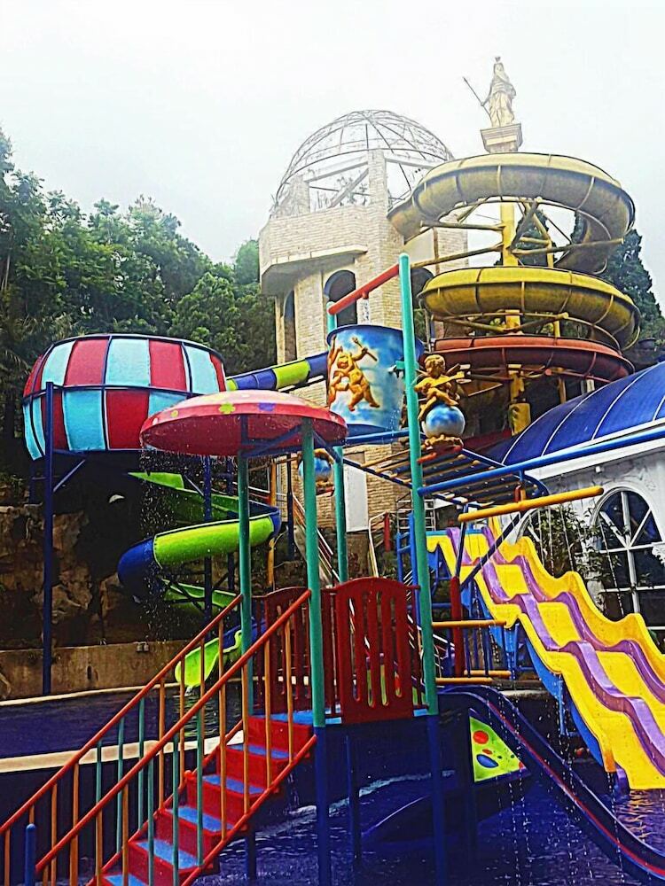 Grand Paradise Hotel