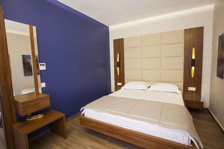 Maxuite Hotel In Home