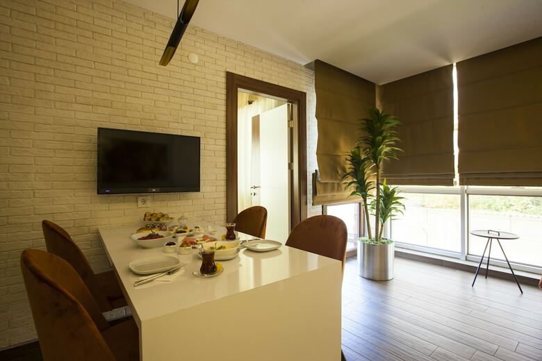 Maxuite Hotel In Home