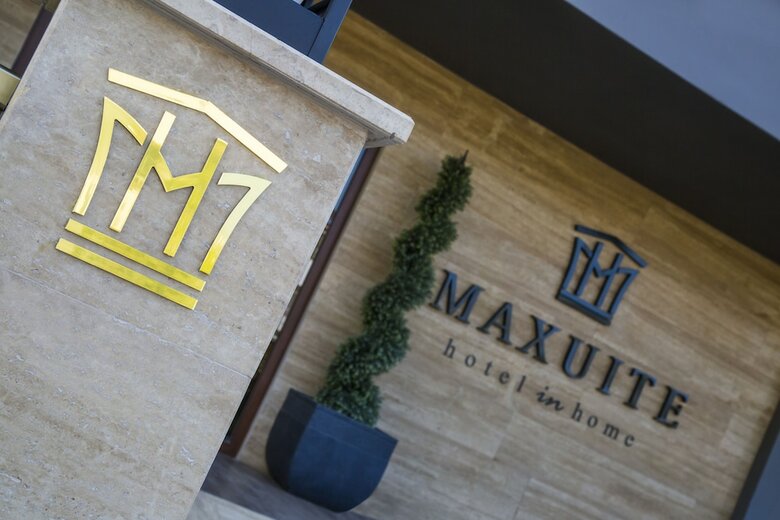 Maxuite Hotel In Home