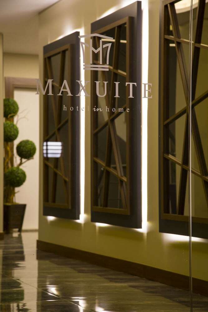 Maxuite Hotel In Home