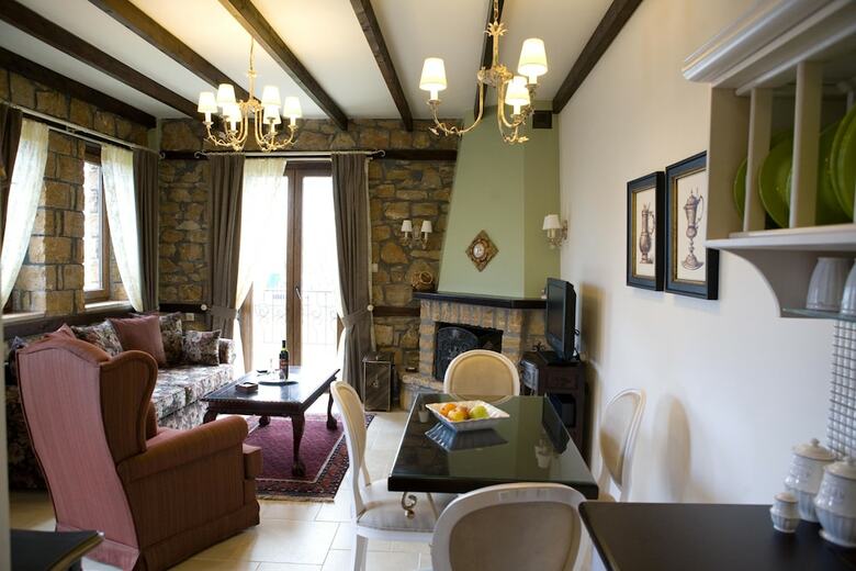 Hotel Archontiko Emmanouilidi Suites