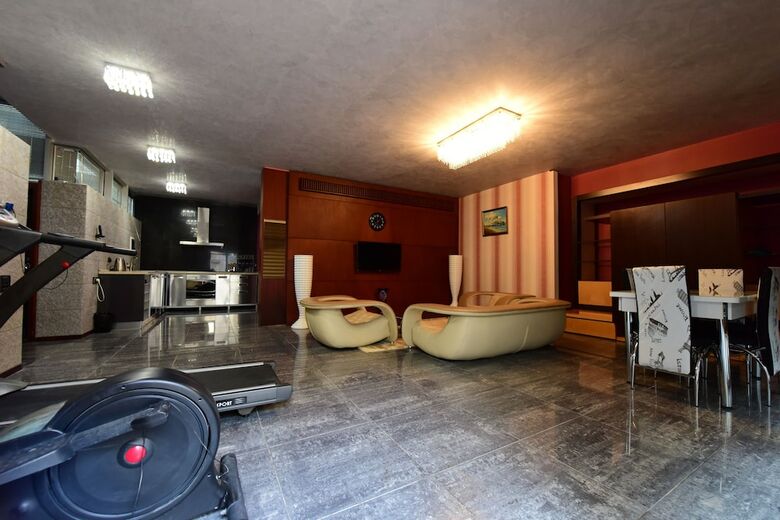 Deluxe City Hotel