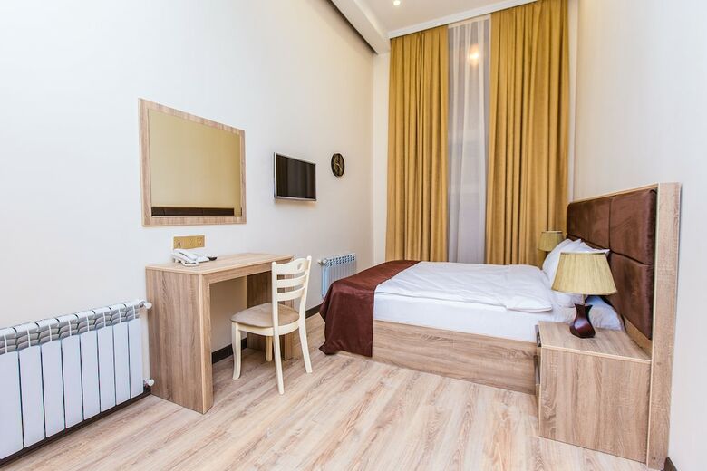 Deluxe City Hotel