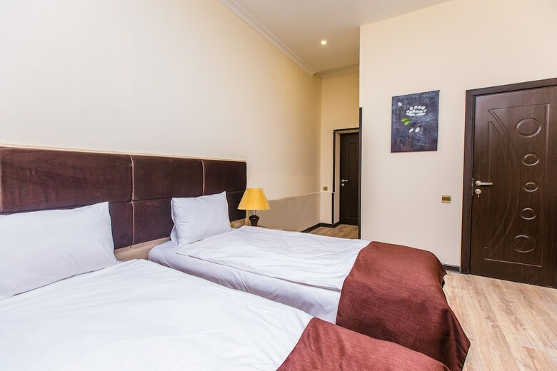 Deluxe City Hotel