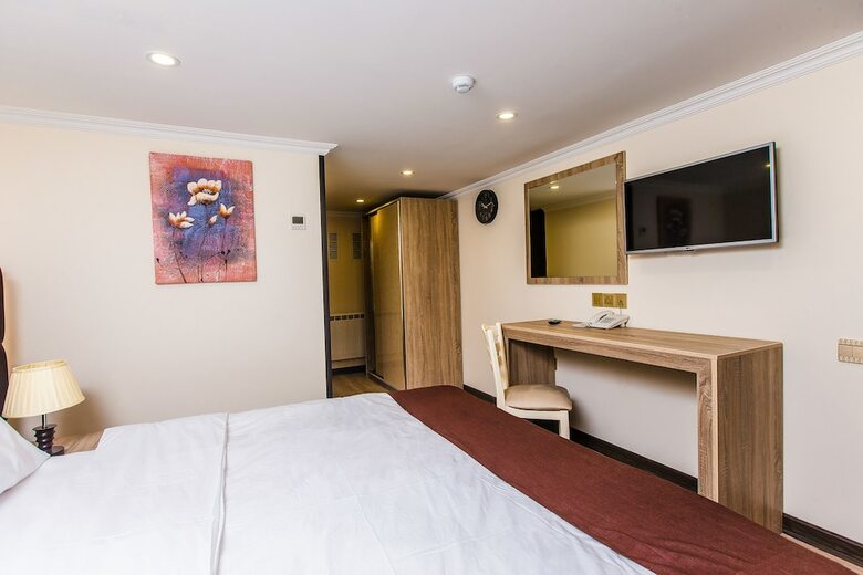 Deluxe City Hotel