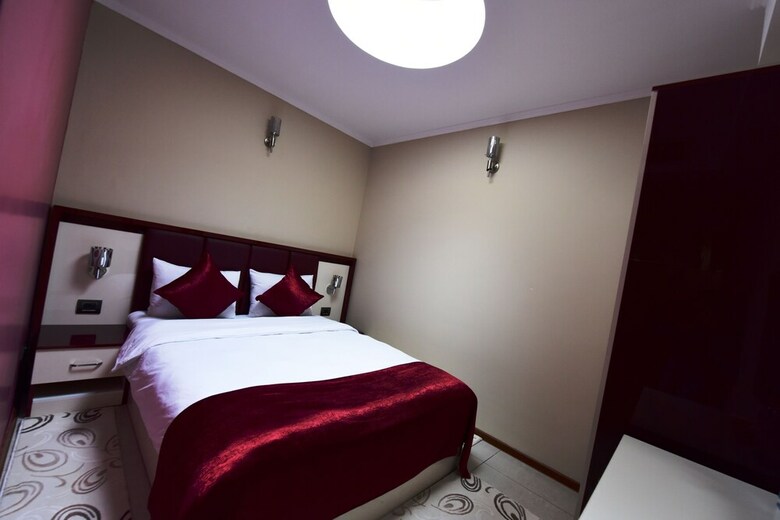 Deluxe City Hotel