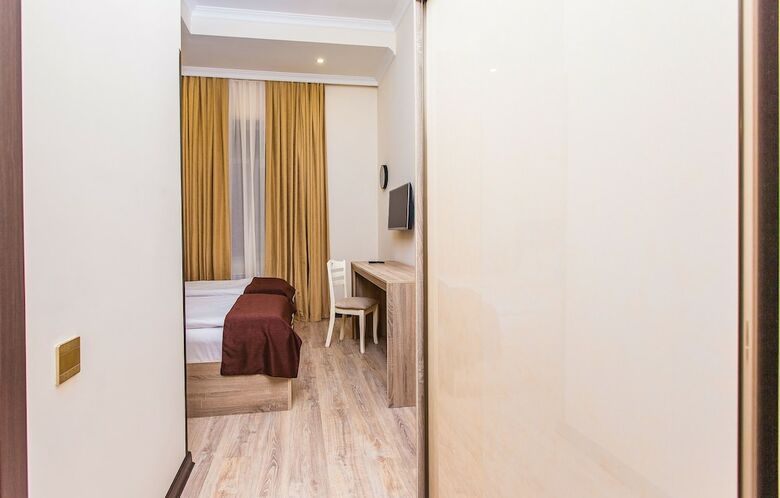 Deluxe City Hotel