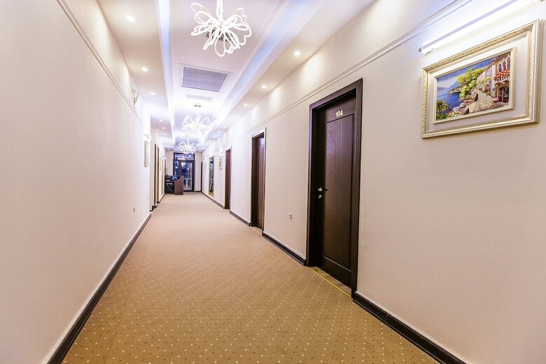 Deluxe City Hotel