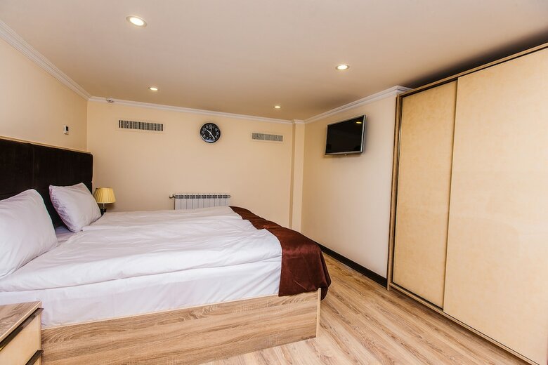 Deluxe City Hotel