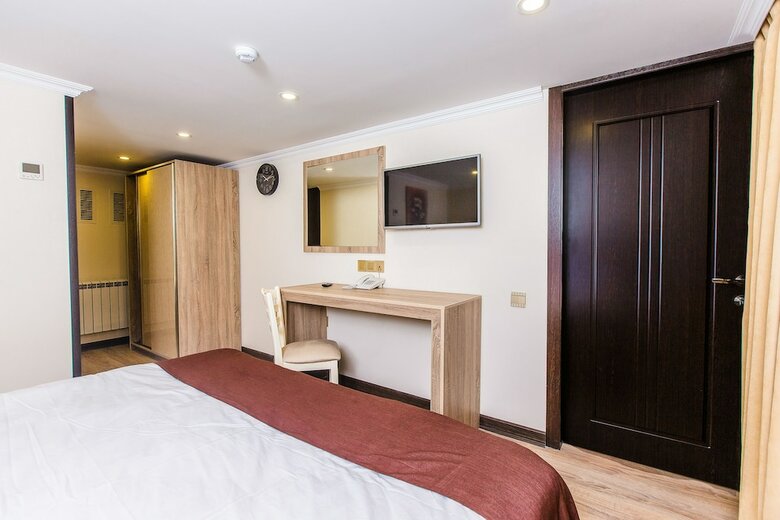 Deluxe City Hotel