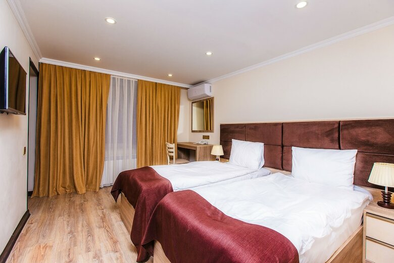 Deluxe City Hotel