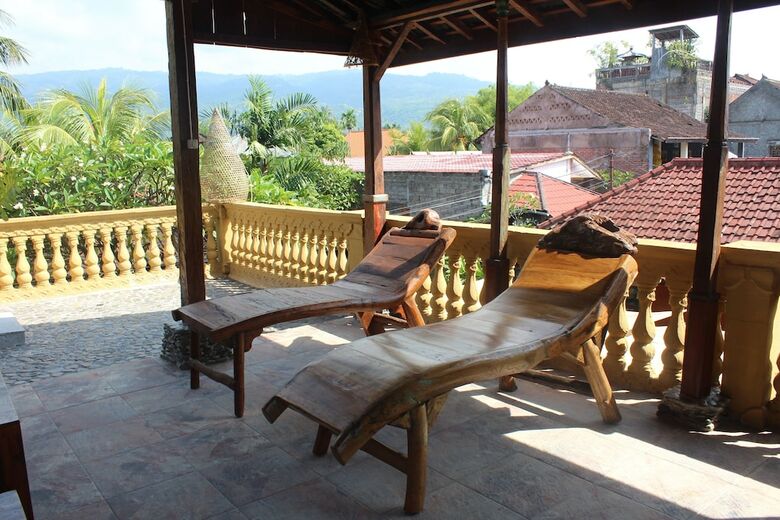 Bed & Breakfast Lovina Palace