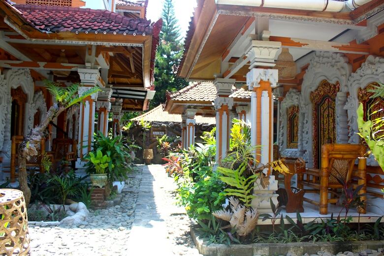 Bed & Breakfast Lovina Palace