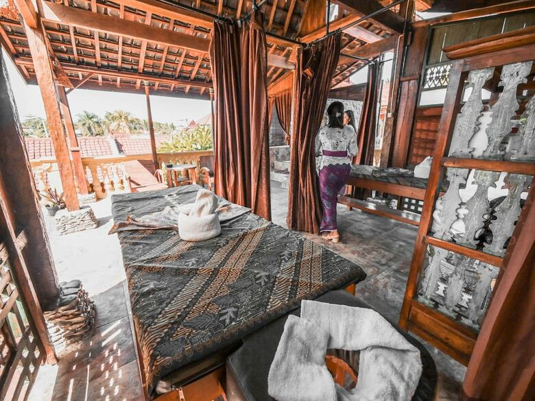 Bed & Breakfast Lovina Palace