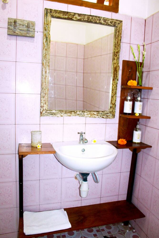 Bed & Breakfast Lovina Palace