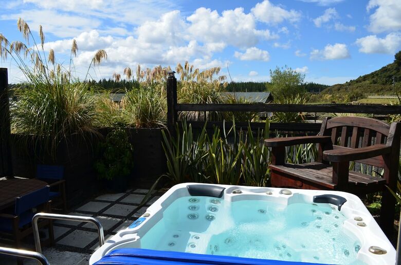 Motel Tongariro Springs Boutique Suites