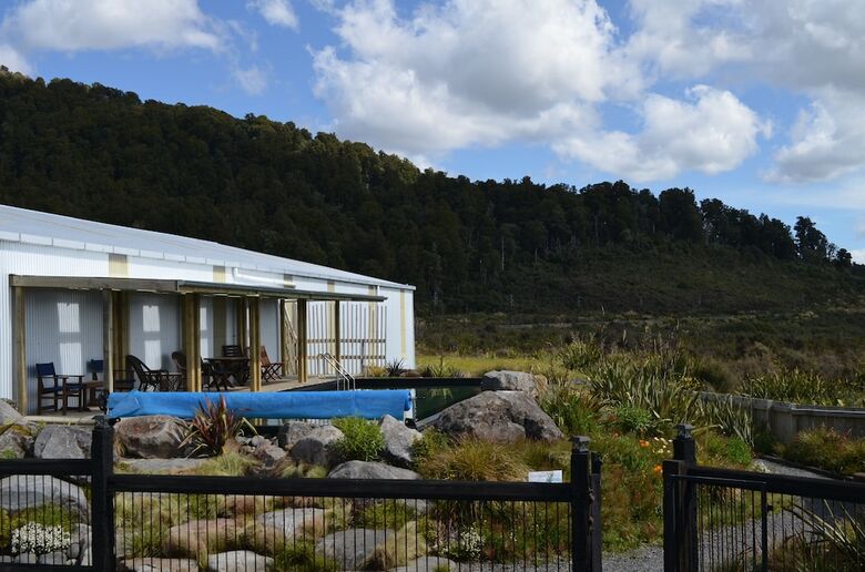 Motel Tongariro Springs Boutique Suites