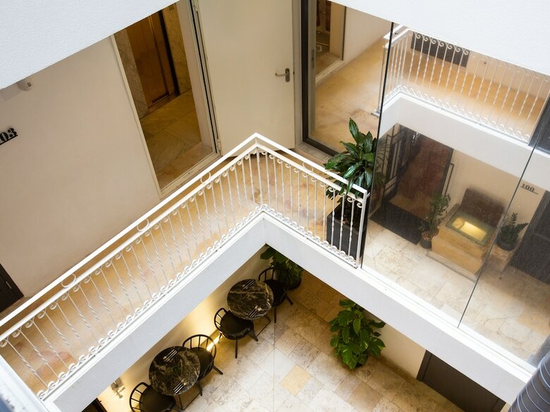 Hotel Merchant Suites
