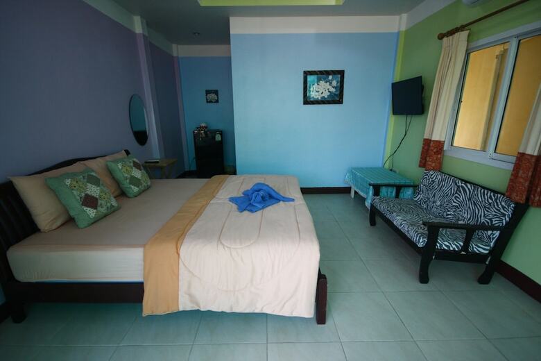 Hotel Baan Coconut At Koh Larn