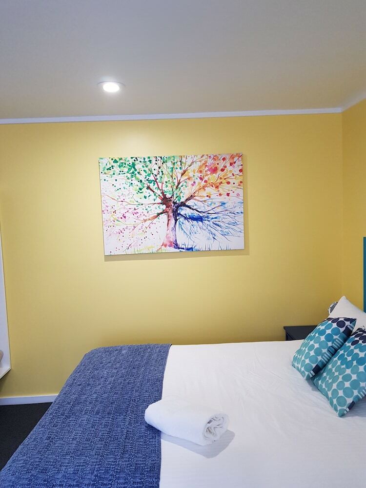 Town House Motor Inn