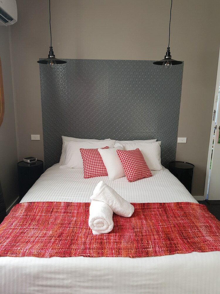Town House Motor Inn