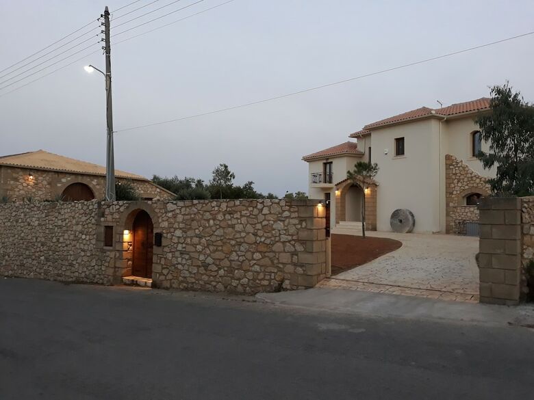 Onirozo Villa