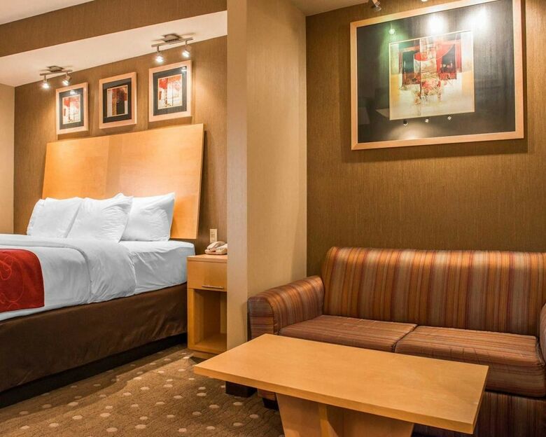 Hotel Comfort Suites Monroeville