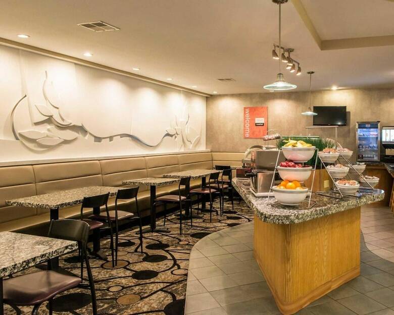 Hotel Comfort Suites Monroeville