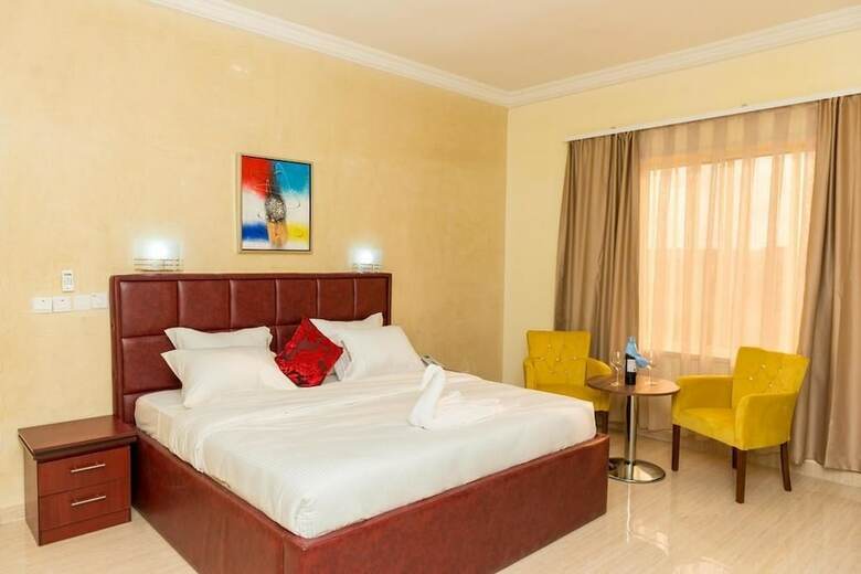 Hotel Sefcon Suites And Apartment