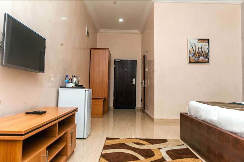 Hotel Sefcon Suites And Apartment