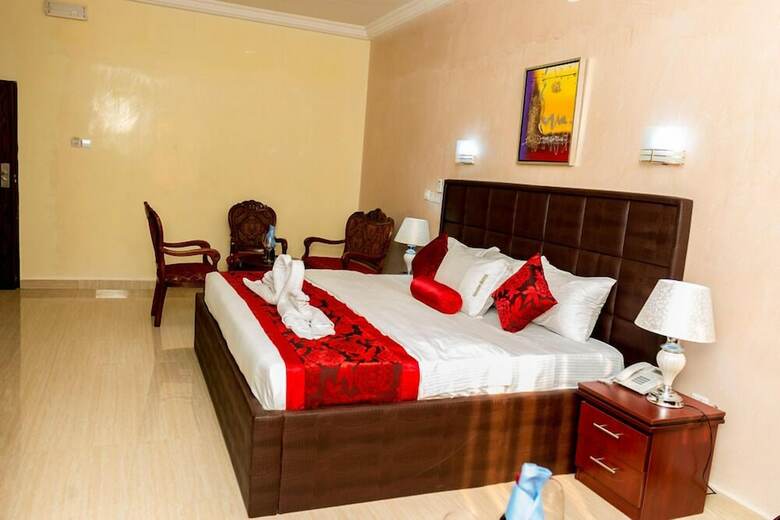 Hotel Sefcon Suites And Apartment