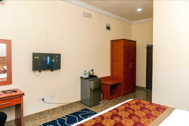 Hotel Sefcon Suites And Apartment