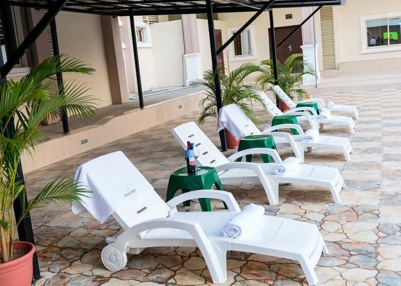 Hotel Sefcon Suites And Apartment