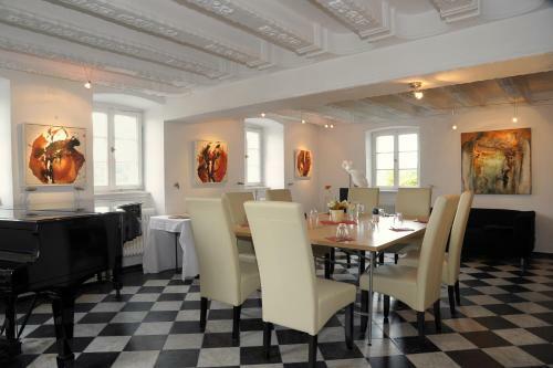 Hostal Rheinriver Guesthouse - Art Hotel