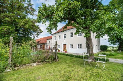 Apartamentos Historischer Pfarrhof Niederleierndorf