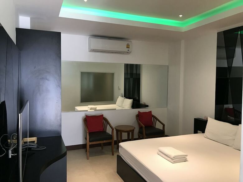 Picasso Hotel 24 Inn