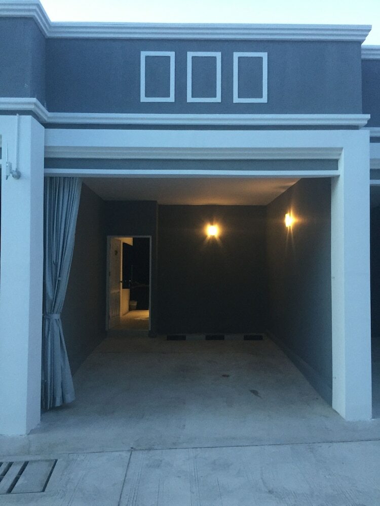 Picasso Hotel 24 Inn