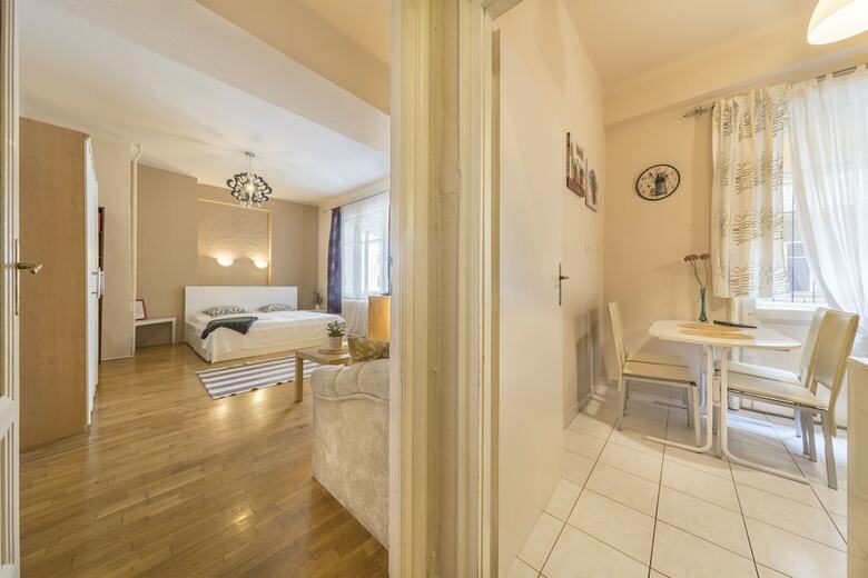 Zumin Apartment