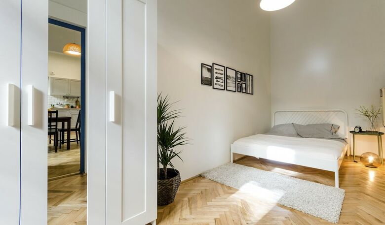 Chic Tarragon Apartments