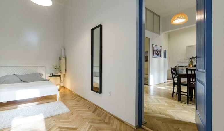 Chic Tarragon Apartments