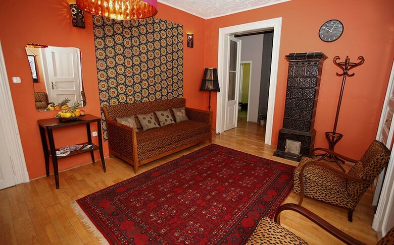 Chic Tarragon Apartments
