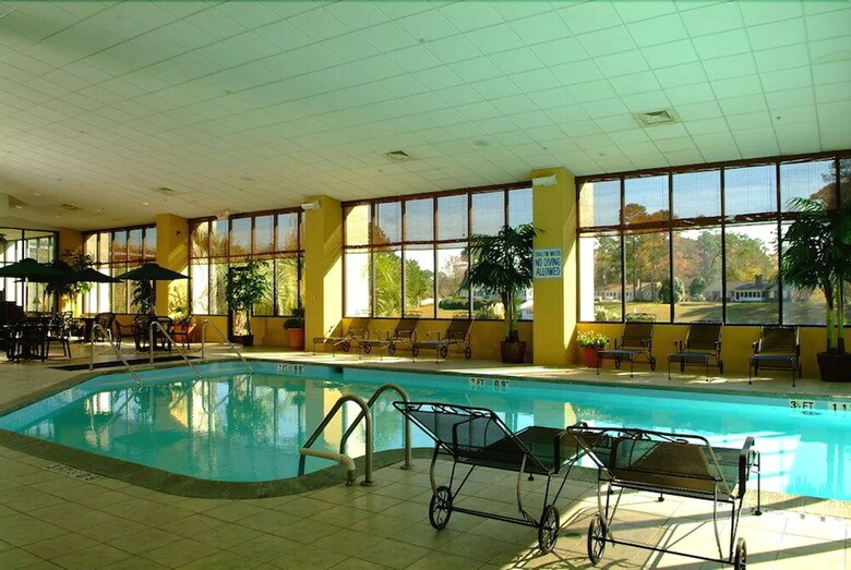Hotel Riverwalk Inn & Suites