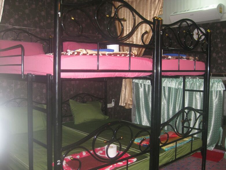 Hostal Tawan Hostel