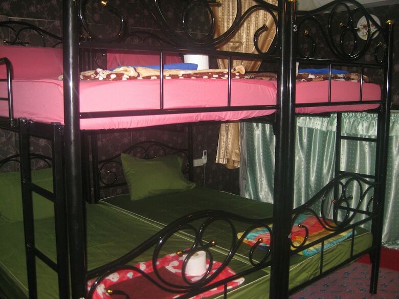 Hostal Tawan Hostel