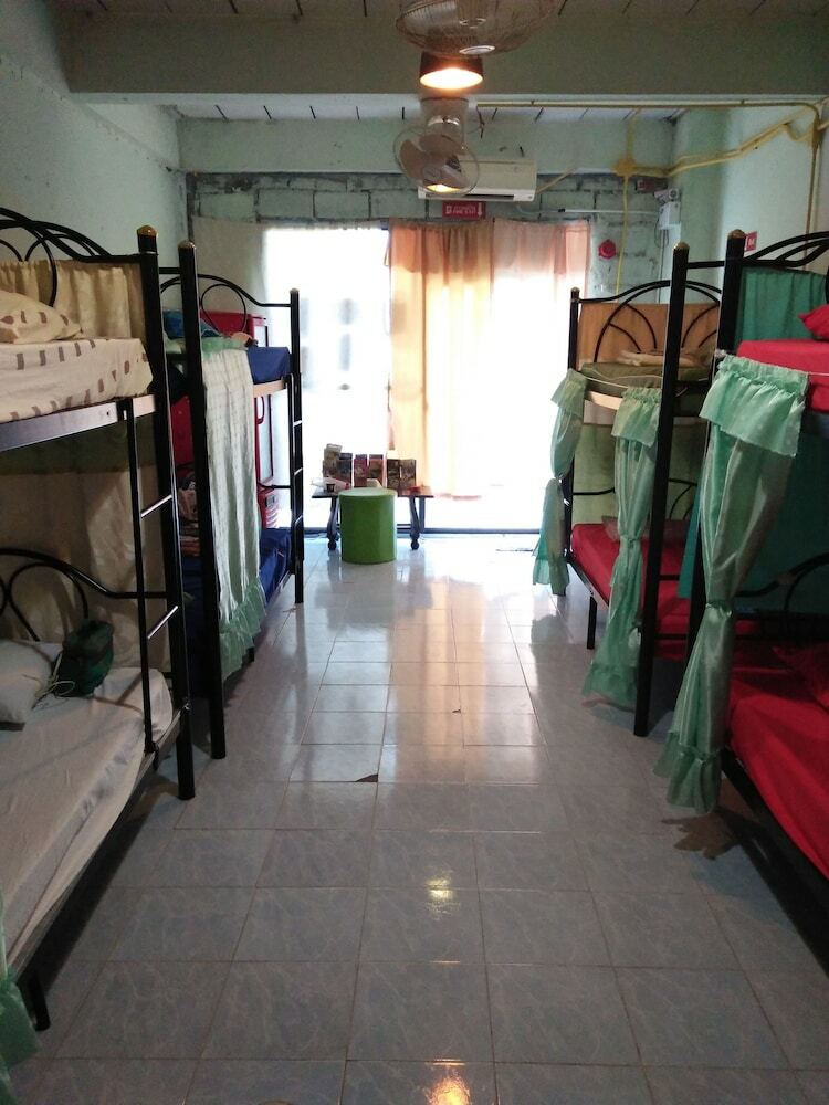 Hostal Tawan Hostel