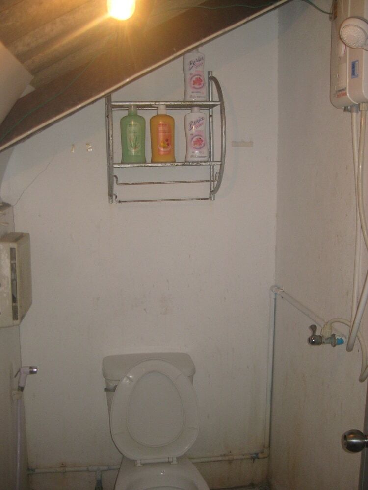 Hostal Tawan Hostel
