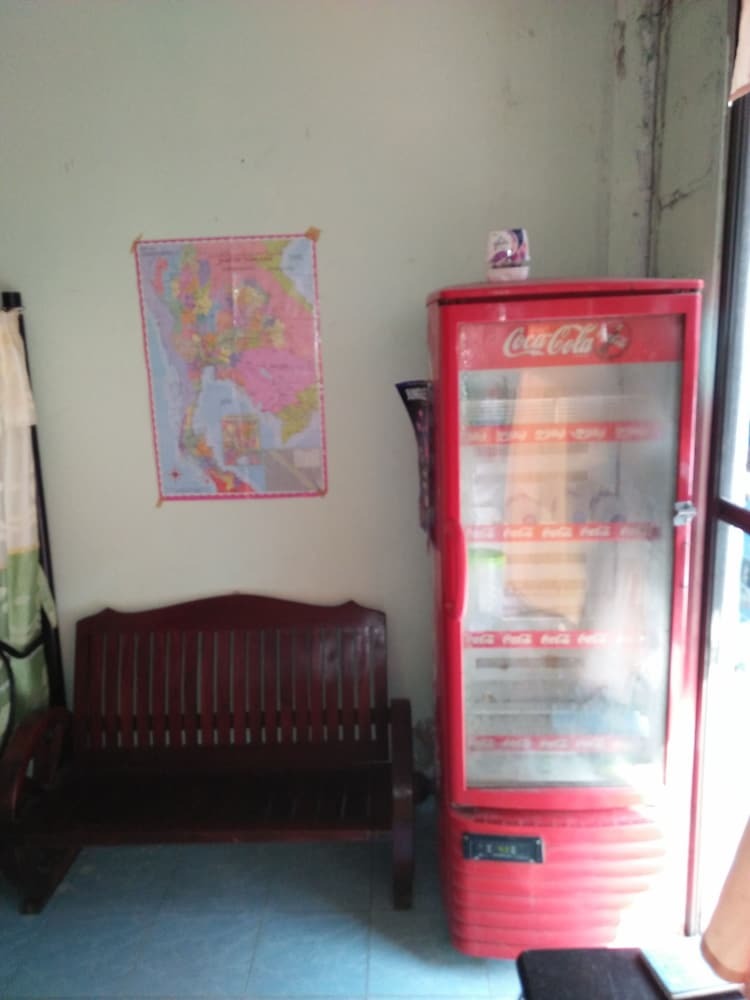Hostal Tawan Hostel