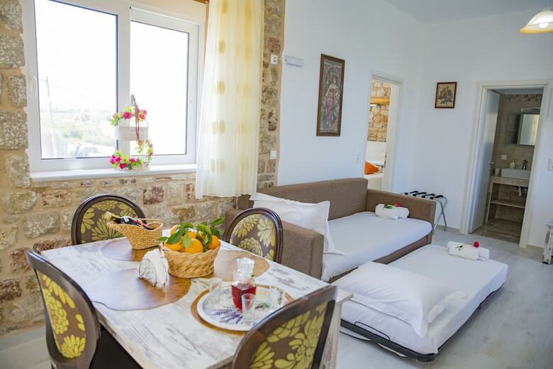 Haraki Stone Apartments