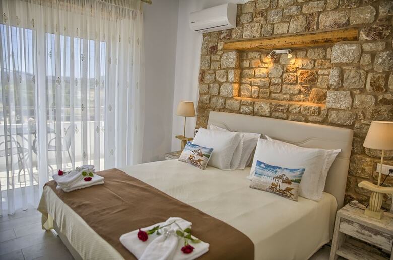 Haraki Stone Apartments